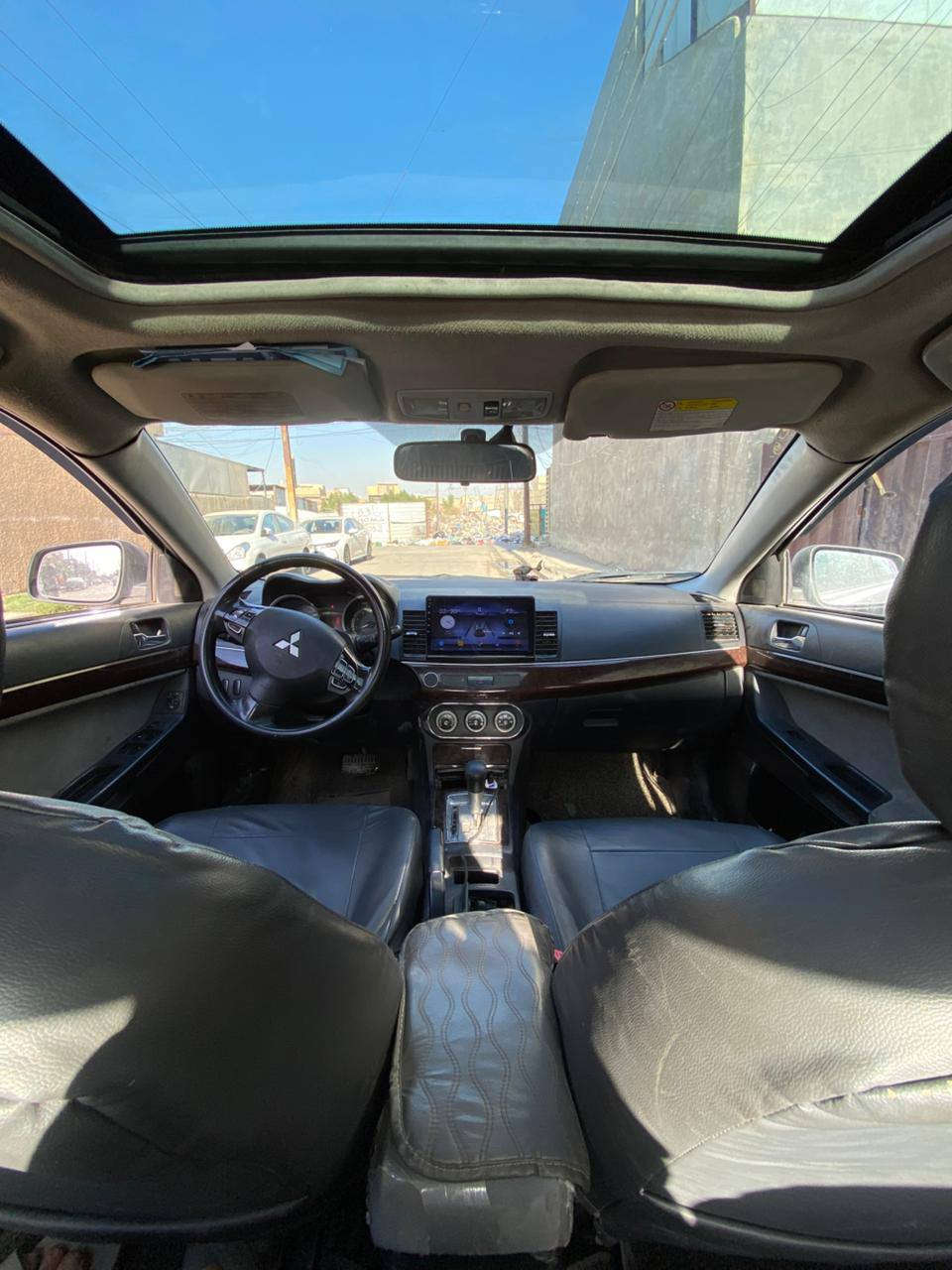 سلام عليكم عندي سيارة قرش 2009 سيارة خليجية سيارة لاظربة ولاصبغ بس محولبةسيارة كير ومكينة مكفولات فول مواصفات فتحة وتحكم ستيرن كير عادي أوتوماتيك***********
