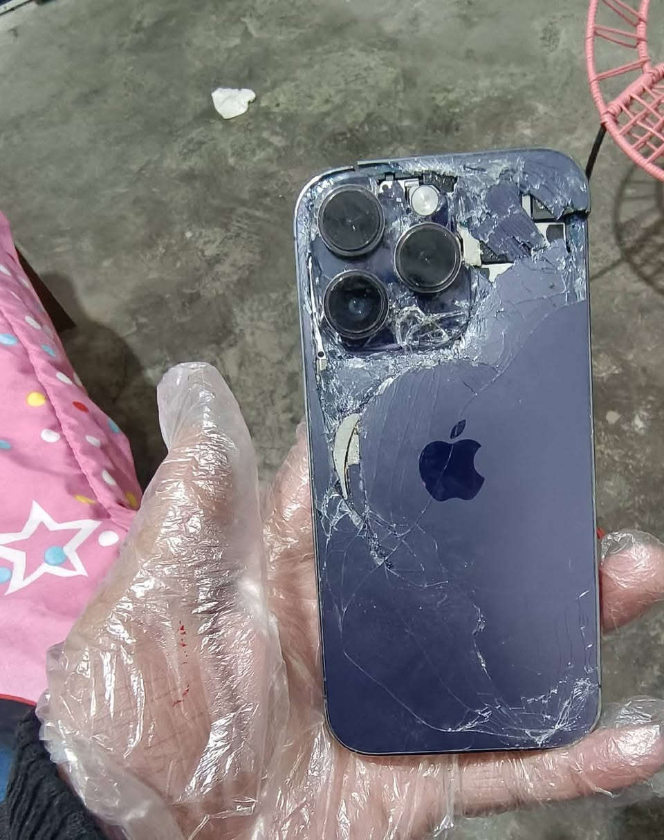 لا تحزن على تلفونك إذا نكسر! مهما كانت حالة الكسر أو الضرر، إحنا نرجعه لك وكأنه جديد. ✨
في مركزنا، الصيانة مو بس تبديل قطع، الصيانة فن ودقة:
✅ تبديل الزجاج الخلفي لجميع أجهزة الآيفون بدقة متناهية.
✅ إصلاح الشاشات المتضررة والخطوط الملونة لجميع اجهزة الموبايل
✅ صيانة بورد وحل أعقد المشاكل التقنية.
✅ تبديل بطاريات أصلية تعيد الحياة لجهازك
📸 شاهد الصور وشوف الفرق بنفسك! 📍 العنوان
السماوة حي الصدر قرب صيدلية ساوة
📞 للحجز والاستفسار: [***********]
