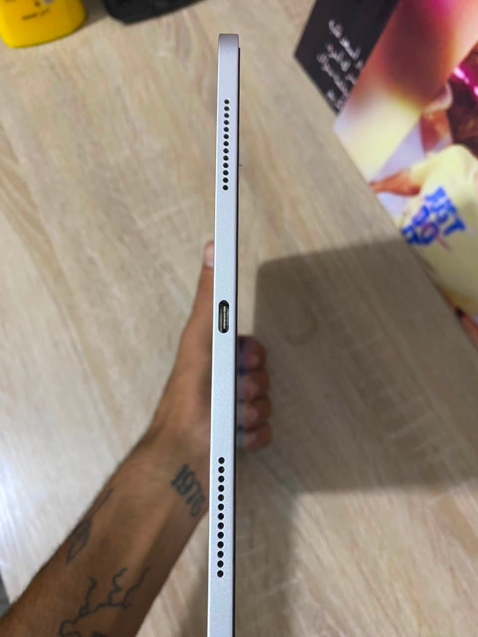 سلام وعليكم حبايب ايباد نضافه 100/100 

🔋 بطاريه 85 
 الذاكرة 256  الون سلفر اي شخط ما بي اي ضرر ما بي استخدام قليل لنو مفارغ جنت العب ببجي و تركت فه ايبادد نضيفف حيللل بدون متفحص بطاريه ممتازه و نضافه 100/100 الستفسار *********** سعر 550 و الي يفوتلي و يصير لوتي بياع شراي مانزل ربع لتتصل عليه اصلن و الي يريد ايباد العاب هلا بي و بي مجال حك الجيه ببجي 120 فريم اقوه العاب ينلعب بي  عنوان بغداد شعب او شارع حيفا

