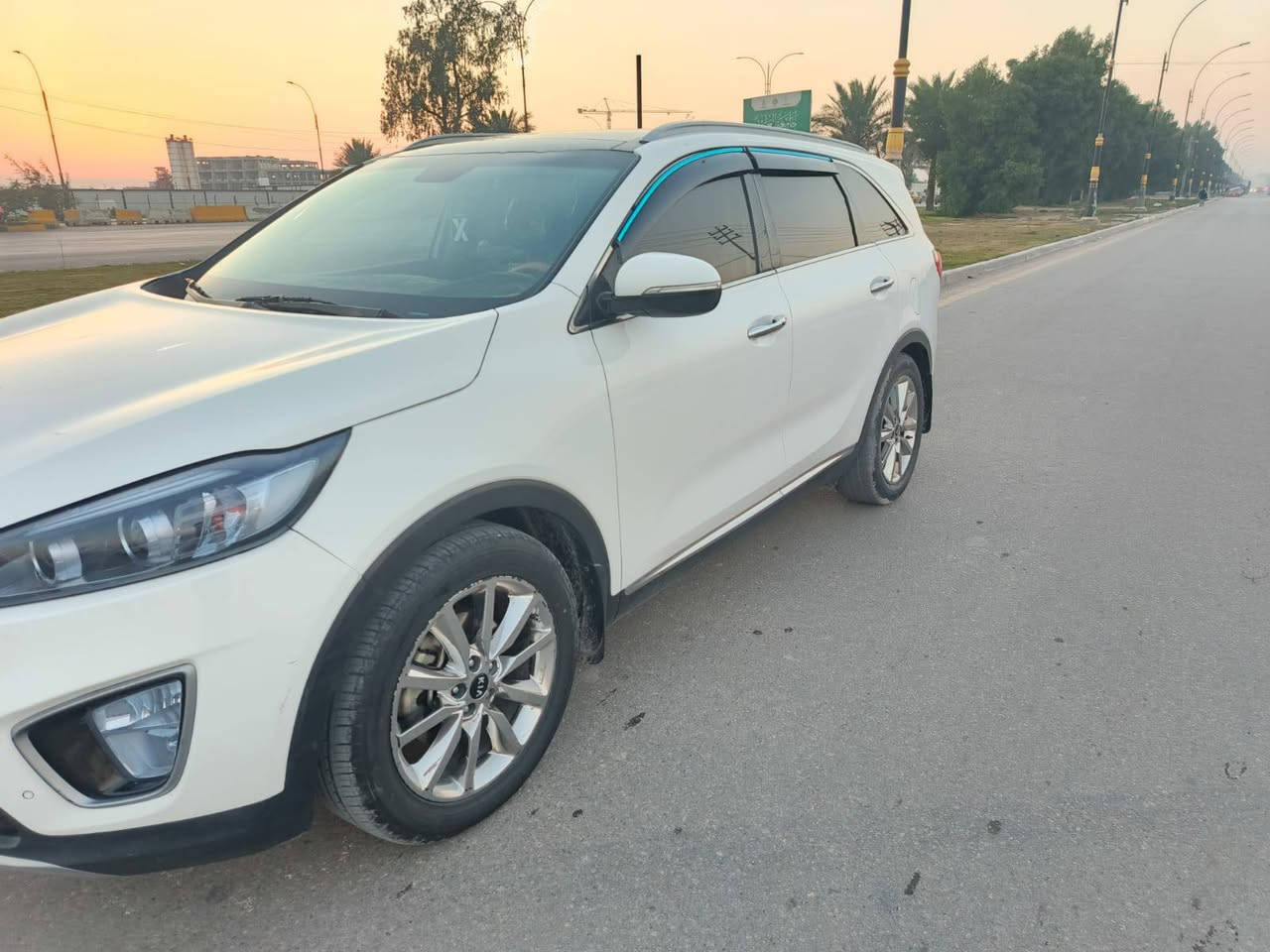 السلام عليكم سياره نوع سورنتو اكويتي موديل 2015شكل العشرين شكل الجديد فول موصفات واحد على واحد بنراما سته اسلندر سبعه راكب 3قطع تبريد حساسات كامره جبير السياره جديد كفاله عامه من صبغ وضربه وتبديل كير مكينه حداديه كفاله العنوان كربلاء السعر 213رقم الهاتف ***********
