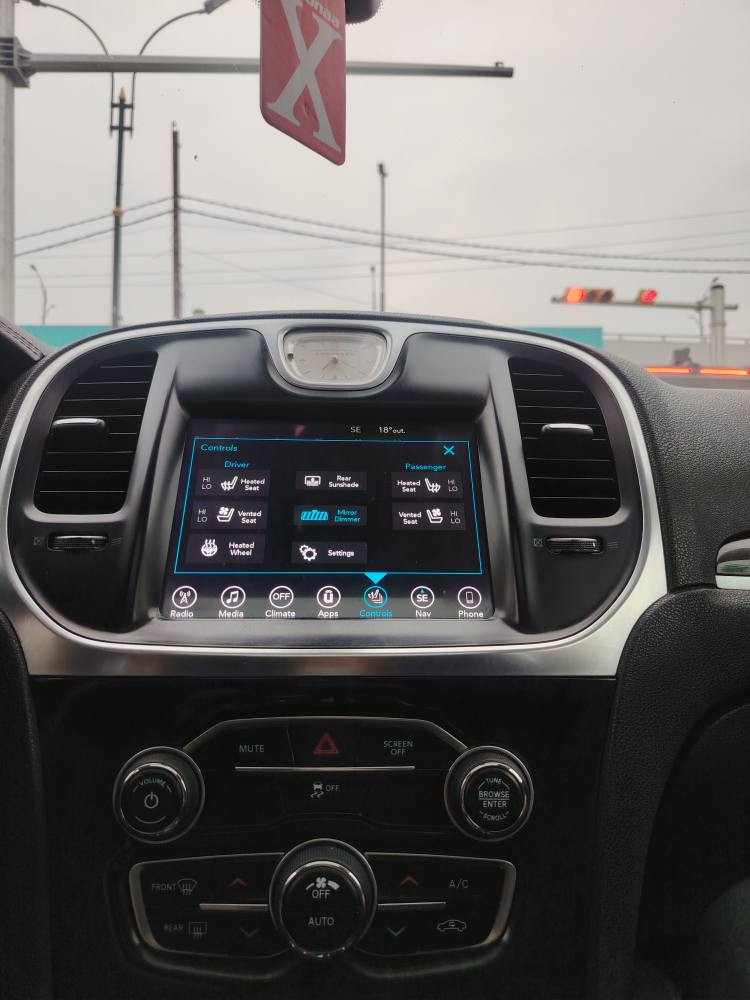 سلام عليكم
اوباما 2017 
C300
كلين تايتل 
بنوراما 
خزن مميوري 
تدفئه وتبريد بالكشنات 
برده خلفي
استيرن كهربائي
رقم أربيل الجديد سنوية جديدة  
المحرك 3600
كير ومحرك شرط
مواصفات ال c فول مواصفات 
سيارة  بيها مكانين تعديل بارد  
باقي السيارة كفالة عامة وشرط من الدعامية لدعامية
تخم تأير جديد 
مكان السيارة بغداد الغزاليه أو المنصور 
شرط التحويل
*********** 
*********** بغداد, العراق
