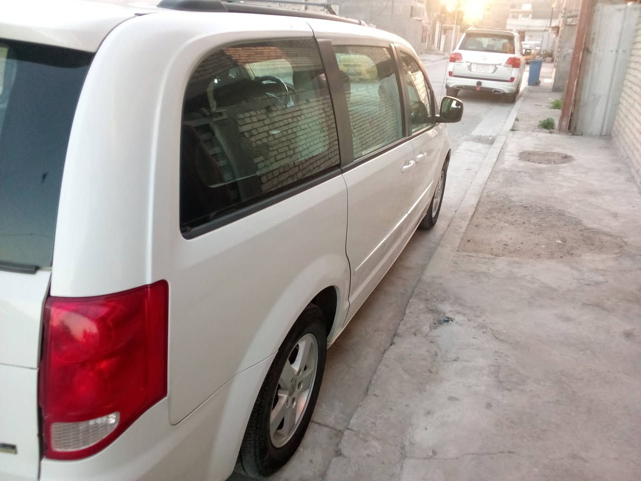 السلام عليكم دوج كراند كرفان 2013كندي للبيع -بغداد سنوية باسمي -محرك 3600--6v-التبريد 3قطع- نظام eco-جامات كهرباء6- ويل كب-بيبان كهرباء -جنط كهرباء-تحكم ستيرن-عقل مثبت سرعة-اللون ابيض-رقم بغداد -مقاعد خلفية بلع-ماشية197.(منظومة غاز) -السعر 138ورقة- للاستفسار الاتصال على الرقم (***********)
