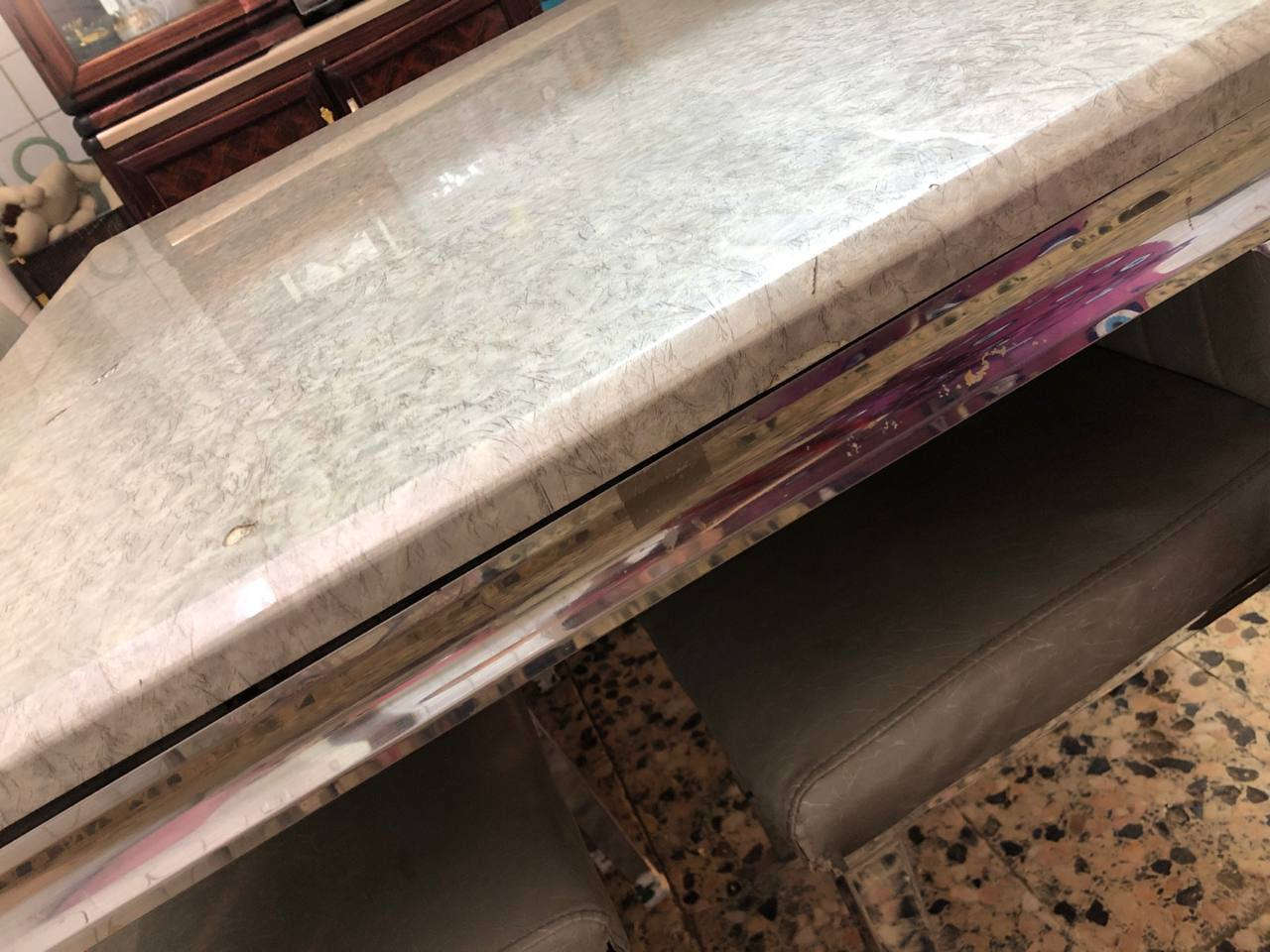 ميز طعام للبيع خمس كراسي نضيف مابي اي شي قليل استخدام كراسي شويه تعبانات بس نضيف كلش سعرهه 250 وبي مجال  بصيط العنوان شهداء البياع خلف جامع الكبيسي الستفسار اتصال علا هاذه لرقم ***********
