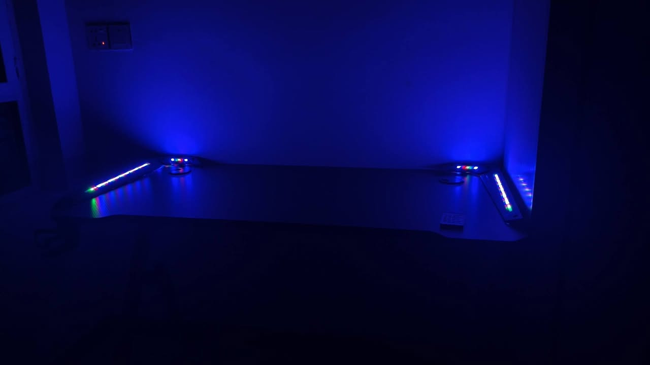 طاولة ألعاب RGB بقياس 120 * 73 * 63 سم 
قاعده اكواب - قاعده سماعات 

الميز نضيف 90% استخدام قليل بيه بس شخوط بسيطه مثل ما موضح بالصوره اناره RGB شغاله وريمونت تحكم بالالوان

السعر : 90 
التواصل : ***********
