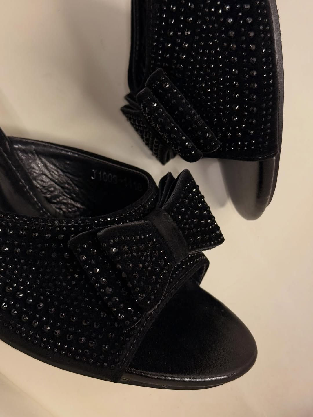 جديد NEW

كوالتي عالي جداً 

Size 36.37.38.39.40.40.41

شغل يدوي 
دبّان طبي 

كعب 5cm

اسود ابيضّ ذهبي  فضي 

للحجز والاستفسار دايركت 

كوني هنا viola 
الثقه. الراحه. الجمال


**إذا كنت صاحب هذا الإعلان وتريد حذفه لأي سبب، رجاءا أرسل رسالة إلى الدعم الفني**