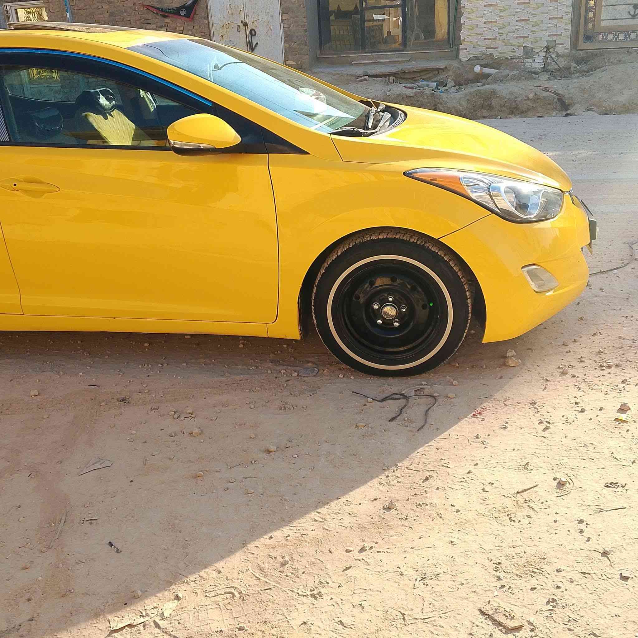 السلام عليكم التره 12 امريكي كفاله عامه ليبل واحد فقط الجاملغ الامامي فول مواصفات واحد علئ واحد بصمه فتحه  بصمت بيبان مري شفط كشنات كهربائيه صبغه جديده محرك 1800 دوش رقم بابل بسمي سنويه 28 كير ومحرك كفاله حداده جديده السعر 100وبيها مجال مصفره هيئه وغرامات المكان ديوانيه رقم ***********
