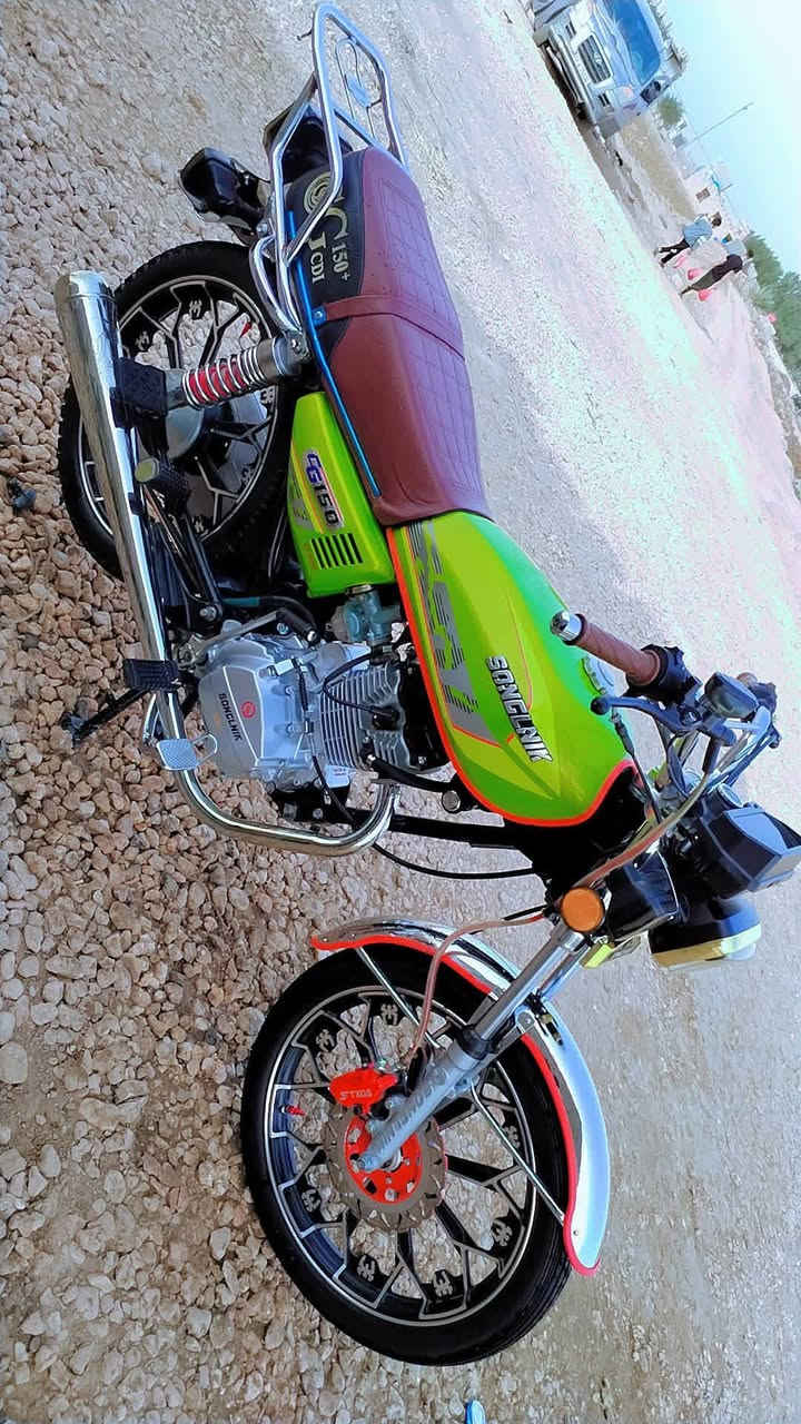 سلام عليكم دراجة سيفان موديل 25 كاملة الدراجة ما صارلي شهر من نزلتهة فول نضافة كهربائيات محرك شرط النظافة و انطيك بيهة تراي للبصرة و تجي السعر 450 مستعجل عل بيعتهة و ما بيهة اي مجال مكان بغداد  رقم *********** ما متواجد خاص
