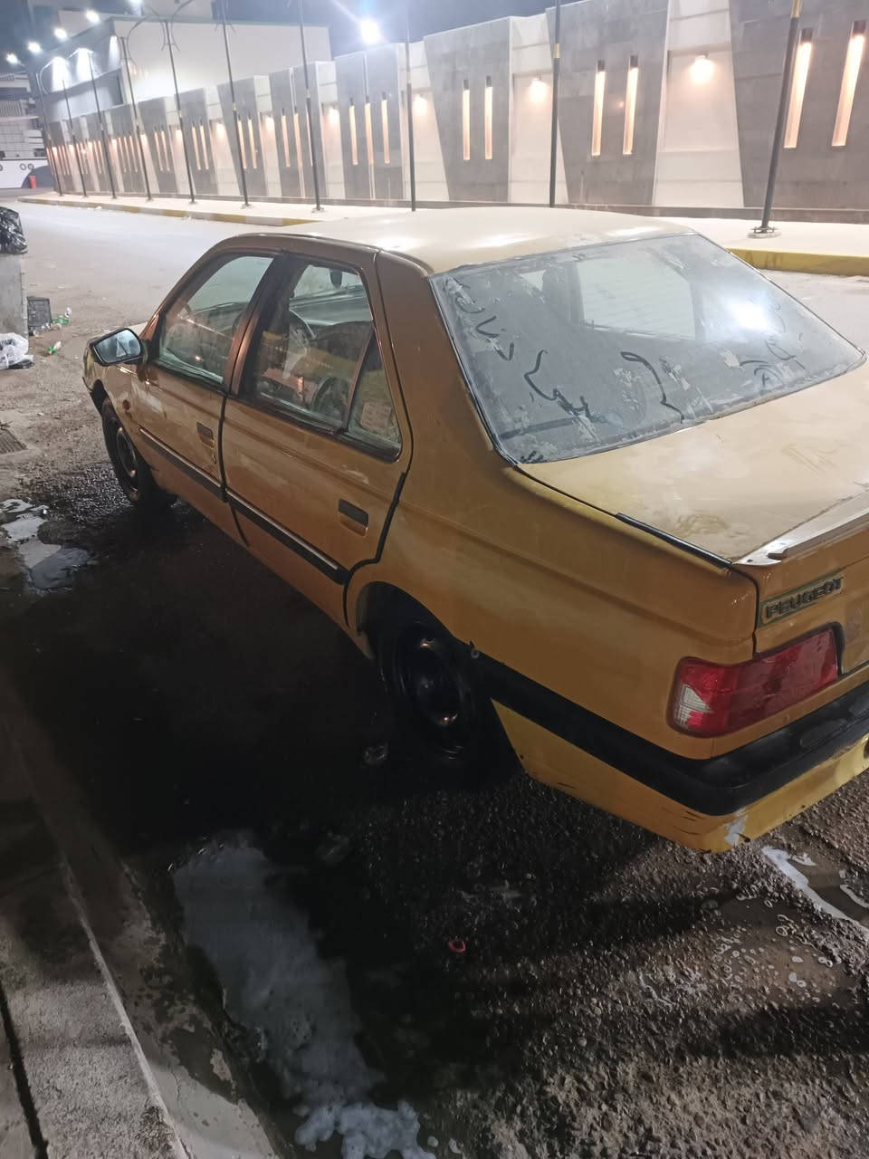 سلام عليكم بيجو للبيع موديل 20015 سيارة حلو وخير من الله تبريد تدفهه شغالت حداد خير من الله  سعر ٣٦وبيهه  بسمي مصفر هيه وغرامات  تحويل ثاني يوم  عنوان بغداد حبيبية ***********
