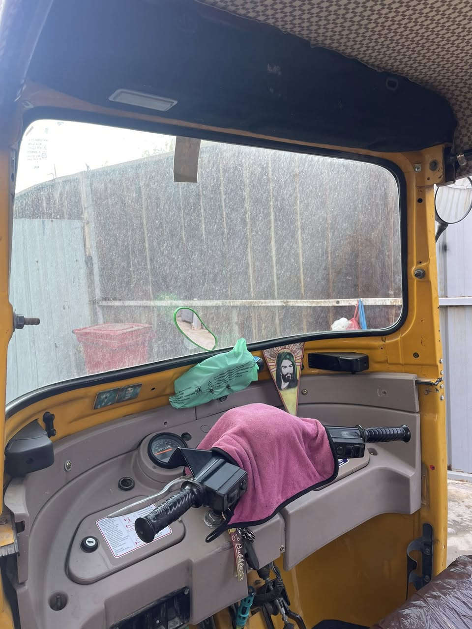 سلام عليكم تكتك 2019 للبيع سنوية ورقم إنكليزي تحويل ثاني يوم معمرة دوس وبوشة وبستم شركة : مكاني بغداد الزعفرانية *********** التكتك خير من الله شوفت عينكم 🤍.
