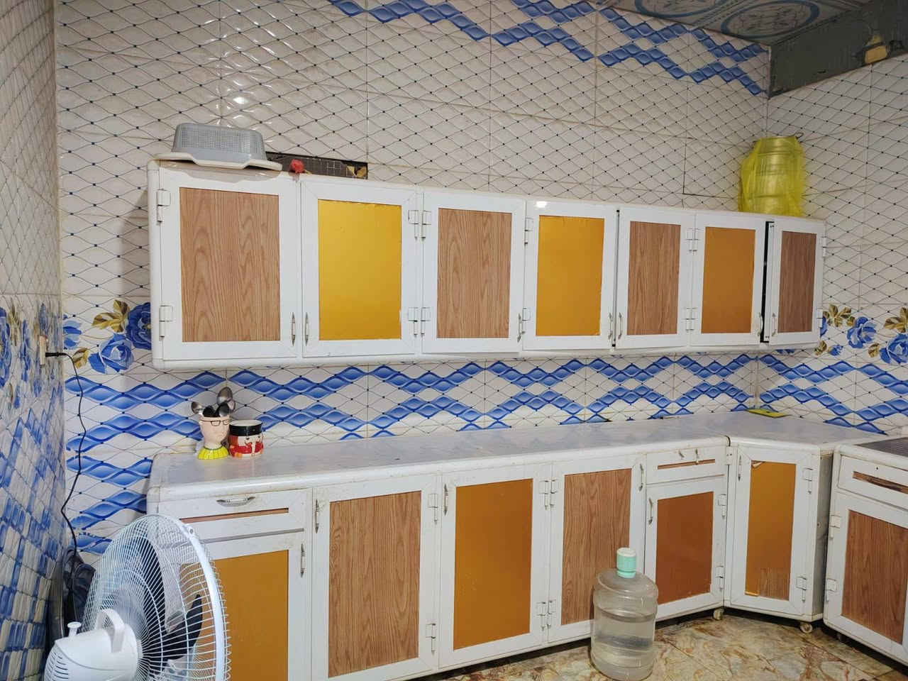 كاونتر عدد 2للبيع سعر مناسب للشراي فقط العنوان شموخ ***********
