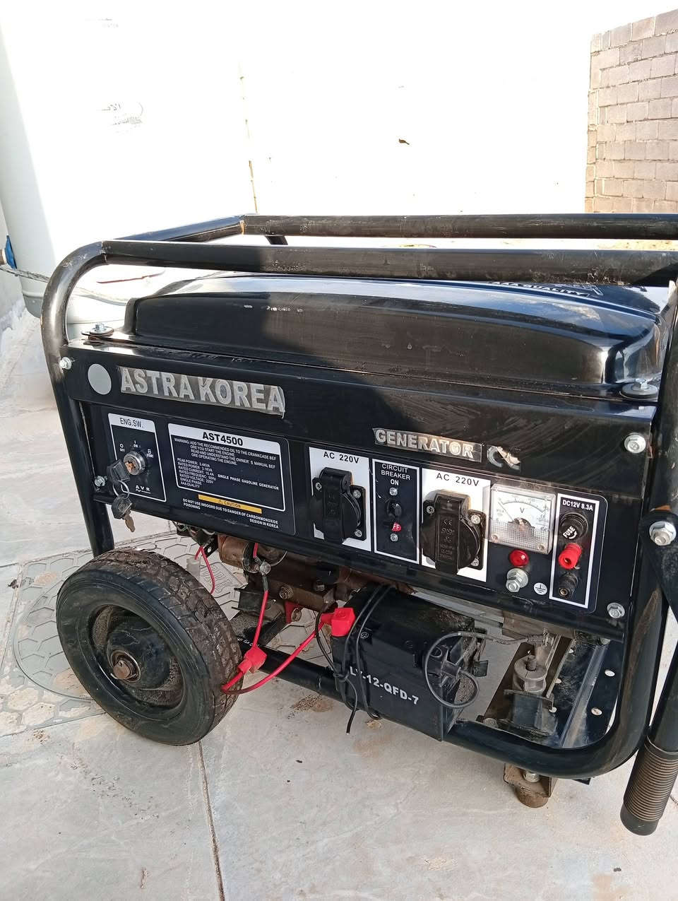 السلام عليكم، مولد بانزين بصمة + سلف +حبل مشتغل شهر فقط يحتاج باتري فقط لان متروك، مكاني الخالص للإتفسار خاص او الإتصال ***********
