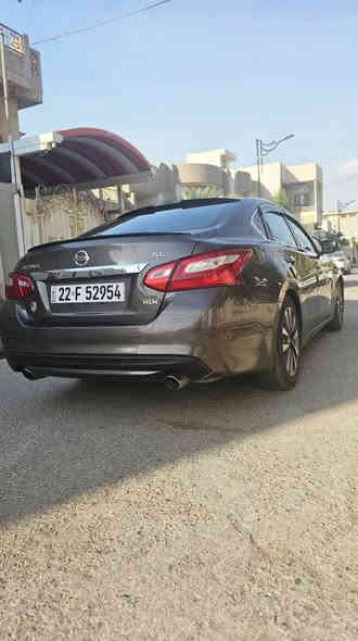 السلام عليكم 
للبيع فقط نسيان التيما 
موديل 2018
لون جوي 
مواصفات فول Slبدون سلايت فقط
بصمه تشغيل 
بصمه ابواب 
تشغيل عن بعد 
كشنات جلد 
كشنات كهرب 
كشنات تدفئه 
ستيرن تدفئه 
تبريد منفصل يمين و يسار 
تبريد قطعتين 
رادار جانبي 
رادار امامي 
لايت زينون
اشاره بالمري 
شاشه كبيره 
مرايه وسطيه عازل للضوء 
و باقي المواصفات المعروفه 
بيها صبغ  جاملغ و نص بوند بالعراق
و بيها بابين مبدلين من امريكا نفس اللون
كير و مكينه و طخم و كهربائيات شرط 
طخم تايرات جديد 
شرط الوكاله و التحويل 
السعر 130وبيها مجال بسيط 
***********
*********** موصل
