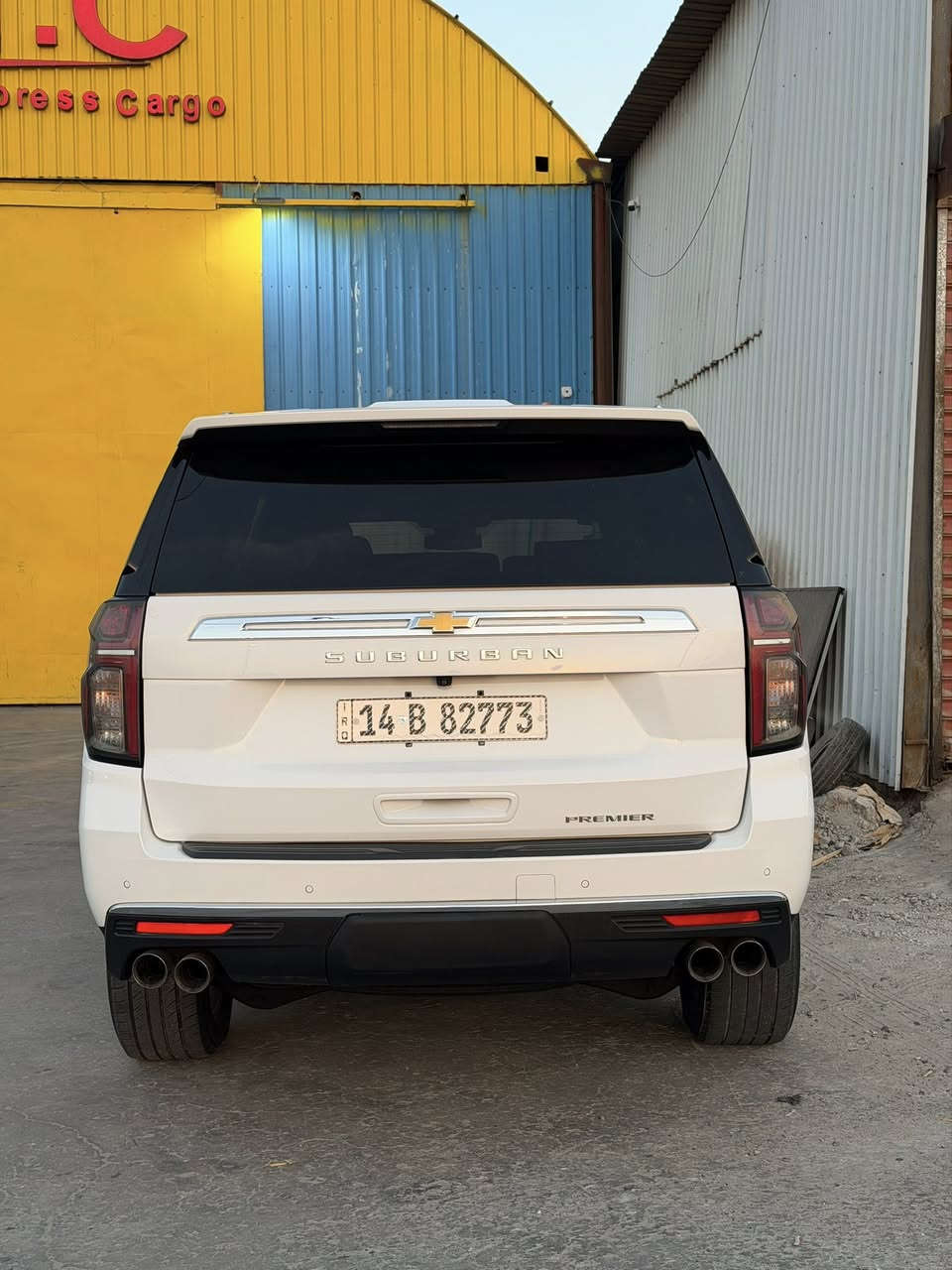 تاهو سوبر بامن مديل 2023 برامير ماشي 100 الف كيلو متر سياره مثل مموضحه بصور الحادث فقط   وباب العبري على كد شبر بي بيدر. سياره جديده على ايدي. ولا مشتغله خط ولا شي. 
سعر 4 و 70 وبيها مجال ***********
