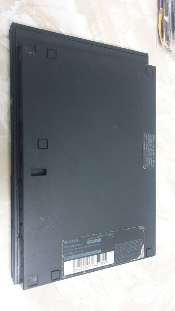 للبيع
بلي 2 سلم ريجن ياباني موديل SCPH 70006 محور فري ريجن نوع التهكيرة M7 مو ماتريكس يعني يشتغل مثل البلادي، يشغل اقراص اصلية بلي 2 كل الريجنات واقراص كوبي
 ويشغل فلاش وهارد اذا تخليله ميموري تهكير
كامل الملحقات من:
 فيشة AV اصلية
محولة اصلية
كيبل كهرباء
يدتين اصليات نوع H وحده منهم ال start واحد الاسهم ميشتغل مع يدة تجارية
8 اقراص كوبي

السعر 50 الف 
للحجز على الخاص 
يوجد توصيل لجميع المحافظات


**إذا كنت صاحب هذا الإعلان وتريد حذفه لأي سبب، رجاءا أرسل رسالة إلى الدعم الفني**