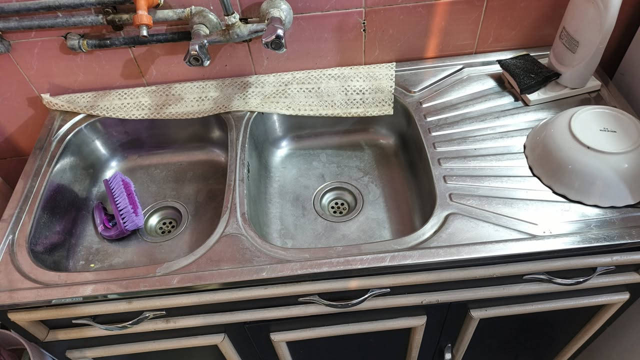 سلام. عليكم كاونتر خشب درجه اولئ للبيع سعره 175 وبي مجال مكاني حله
الاتصال ***********
