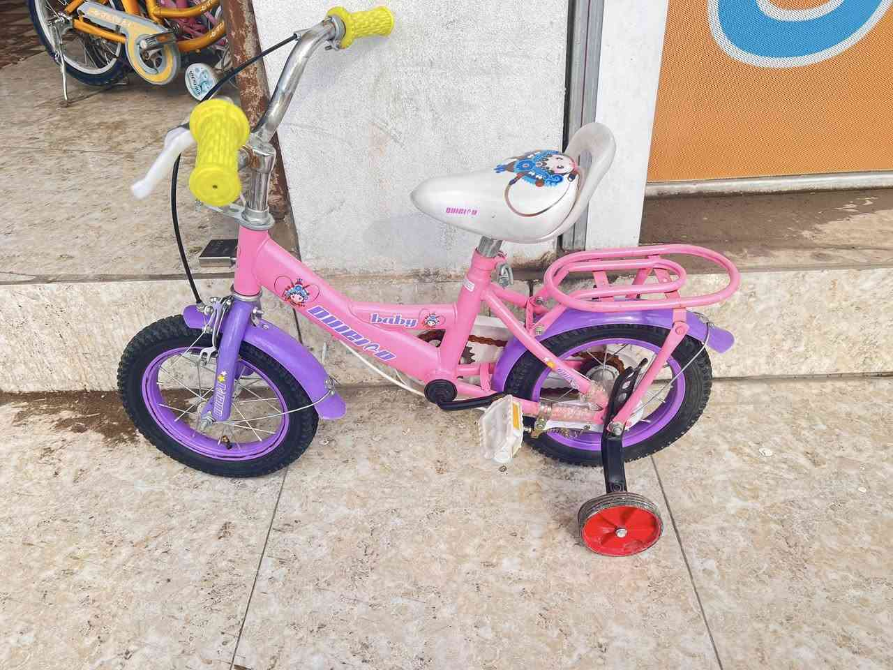 باسكيل حجم 12 شرط نظافه بدون اي عيب شلونه بل صوره هيج سعره 25 نهايته وقفله شراي خابر وتدلل *********** ملاحظة اروس شعندك باسكيل عاطل لو حته صغير تحياتي للجميع
