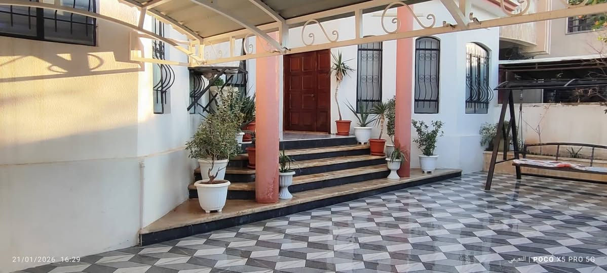 للبيع دار سكني طابقين الكفاءات الثانيه قرب شارع الطياره خلف البداله موقع مميز مساحه 300 متر واجه 12متر شارع عرض 10متر
الطابق الاول
3غرف نوم.. استقبال..غرفة طعام.. هول.. مطبخ حار وبارد... صحيات
الطابق الثاني
2غرفة نوم مع سويتات.. هول ..مخزن..صحيات
للاستفسار الاتصال خاص او الارقام التالية
***********
***********
