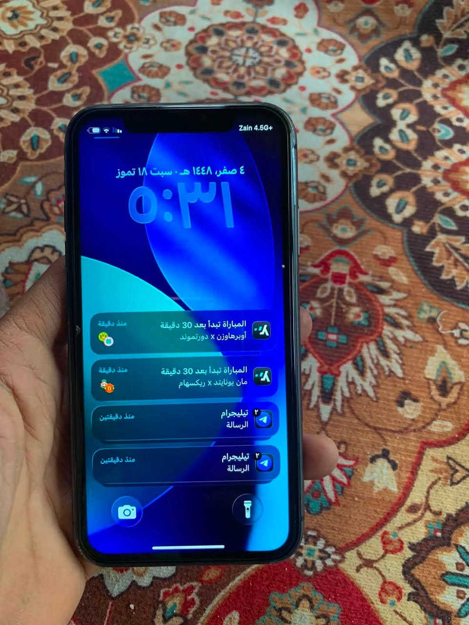 سلام عليكم آيفون ١١كامرتين
دبل شريحه 
بطارية ٨٥
ذاكره ١٢٨
فيس إيدي شغال 
جهاز نضيف كلشش للبيع 
٢٢٥بي مجال قليل ***********
