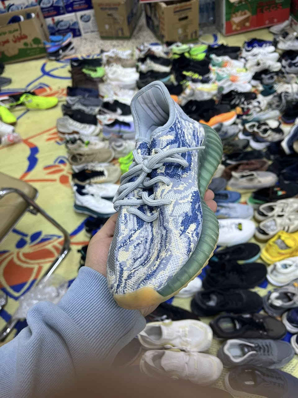 السلام عليكم شباب شلعه مال احذيه للبيع بيه فوك ١٥٠ قطعه كل القياسات موجوده من ٣٩ الى ٤٧ كل المركات موجده السعر مليون ونص العنوان بغداد الشعله شباب اي استفسار ادخلي على الوتساب مامتواجد فيس الرقم ***********
