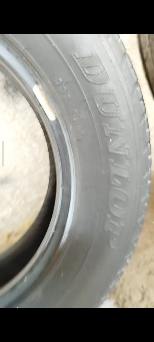 السلام عليكم...
من رخصت صاحب الكروب طبعا عندي تخم تايرات قياس 175/70/14 دنلوب الاصلي الياباني ثنين منهن بيهن فتايل  مستعملات بحالة جيدة للبيع تخم كامل مابيع زوج ابيع شلع تواصل ***********
