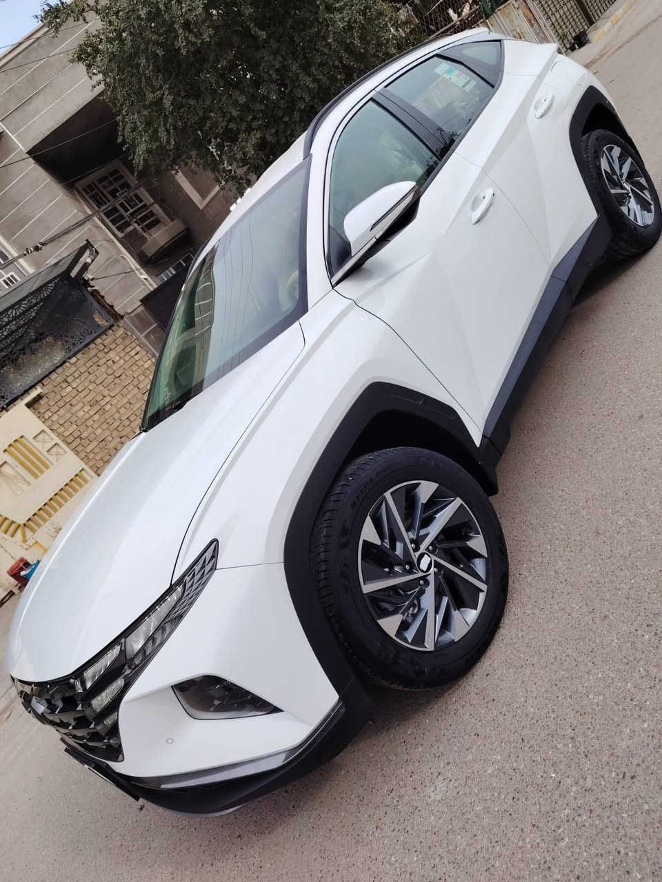 توكسان للبيع موديل ٢٠٢٤ خليجي السياره فول مواصفات بصمة تشغيل بصمة ابواب رادارات جانبيه اشاير بالمري كشافات مري شفط شاشه ديجي تال سايد بريك بصمه حساسات كامره شاشه كبيره كشنات جيهتين كهربائي فول للاخير عدى الفتحه كفاله عامه السياره بيها فقط بارد جوه الرقم الخلفي رقم بغتحويل ثاني يوم مكان السياره بغداد البلديات السعر ٢١٢ يعني شدتين و١٢ ورقه ***********
