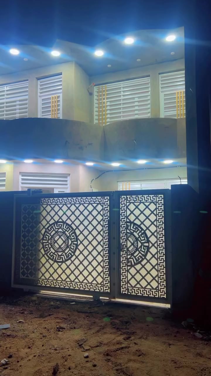 دار لليجار- الغزاليه- البكريه
مساحة الدار 160 م
يحتوي عاستقبال كبير
مطبخ كبير
4 غرف نوم 
يحتوي على 3 حمامات خارجي+داخلي+ بالطابق الثاني
البيت امطبك بورسلين الطابقين
يحتوي على سطحين السطحين امطبكهن  سيراميك حامضي اسباني
بيبان داخليه صاج تغليف تركي
جاهز من سخان + خزان ماء
البيت قبل اسبوع انجز من العمل
( ايجار مليون )
للاستفسار الاتصال على الرقم 
***********
