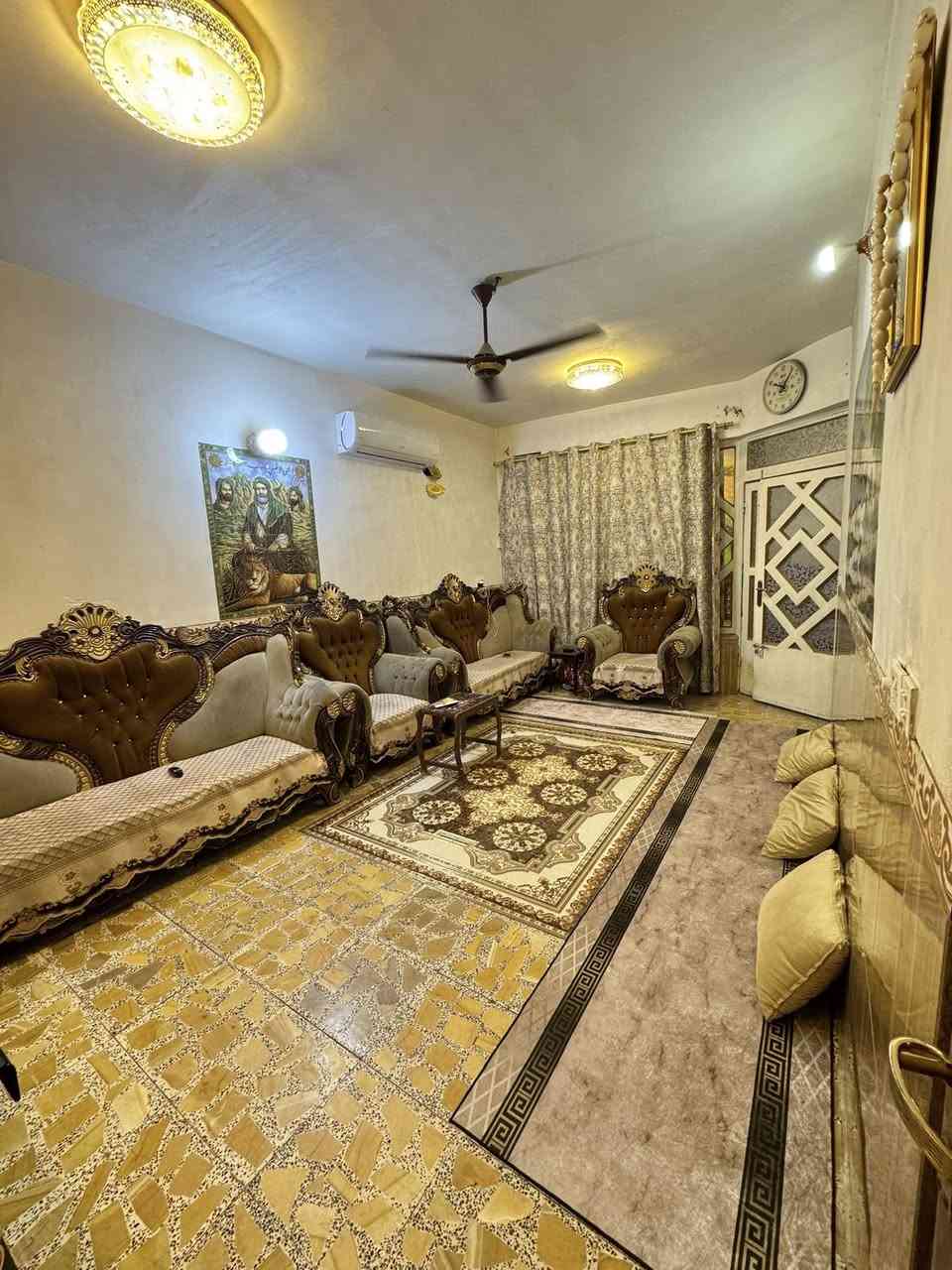 السلام عليكم بيت للبيع المساحة 100 متر العنوان الشعلة الدوانم شارع الغربي فرع سكله ابو عيسى يحتوي على استقبال و 4 غرف نوم وحمامين رقم الهاتف *********** متواجد ع واتساب
