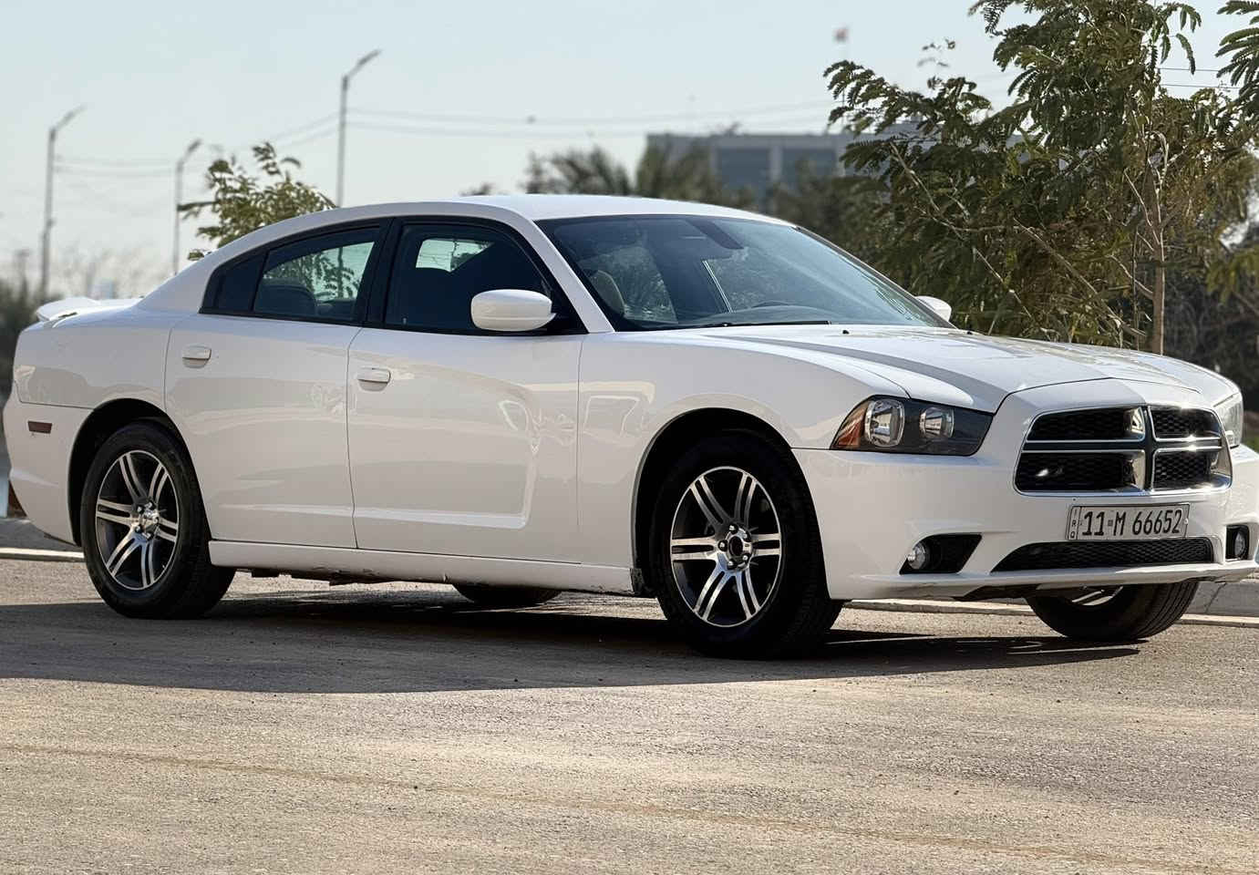 السلام عليكم
جارجر موديل 2014 لون ابيض 

السعر 148 وبيهة مجال 

الرقم ***********

السيارة حادثهة بنيد فقط وبل عراق بابين كلير الباقي 

رقم بغداد جديد بأسمي سيارة حلوة وجاهزة 

المواصفات 

بصمة تشغيل 

بصمة ابواب 

كشنات كهرباء 

مانع نزلاق 

نضام سبورت 

تحكمات ستيرن جهتين  

السعر 148وبيهة مجال 

الرقم ***********

مكانهة بغداد
