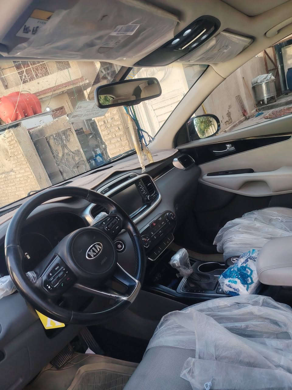 للبيع سورنتو موديل 2017 وارد أمريكي
رقم بغداد تحويل مباشر
محرك  سلندر SXV 6
7 راكب 
ماشيه 78 الف 
فول مواصفات 1/1
بصمه.. بنوراما قطعتين.. تحكم ستيرن..
اشاير مري.. حساسات خلفي كامره خلفي..
كشنات كهربائي.. فور ويل.. تخم تاير
ضررها بنيد صبغ فقط
السعر 210
للاتصال ***********
