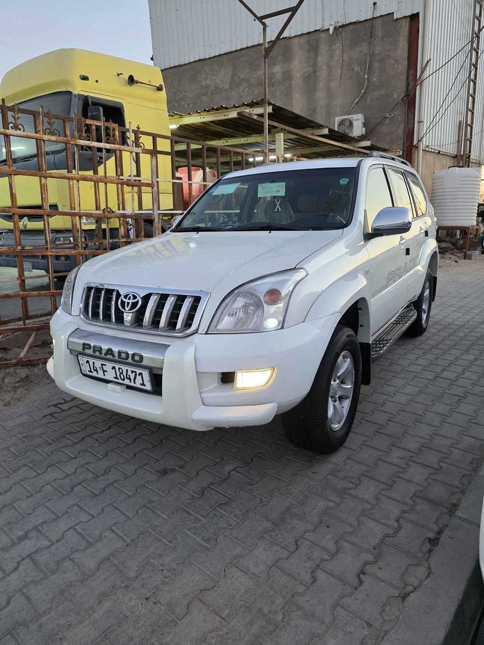 برادو ٢٠٠٧ .. خليجي كفاله عامه ضربه صبغ تبديل 
مكينه 4 سلندر ٢٧٠٠... بالكارتون مامفتوحه .....
شاشه بالسكف فور ويل شغال ... تخم تايم حداده بالكارتون ... ماشيه ٢٥٠....كم........تبريد 3 قطع .... .
تخم تاير جديد .... دواخلها عسلي بالكارتون ....
مكاني بصره ... السعر ١٤٢ ارخص برادو 
*********** البصرة, العراق
