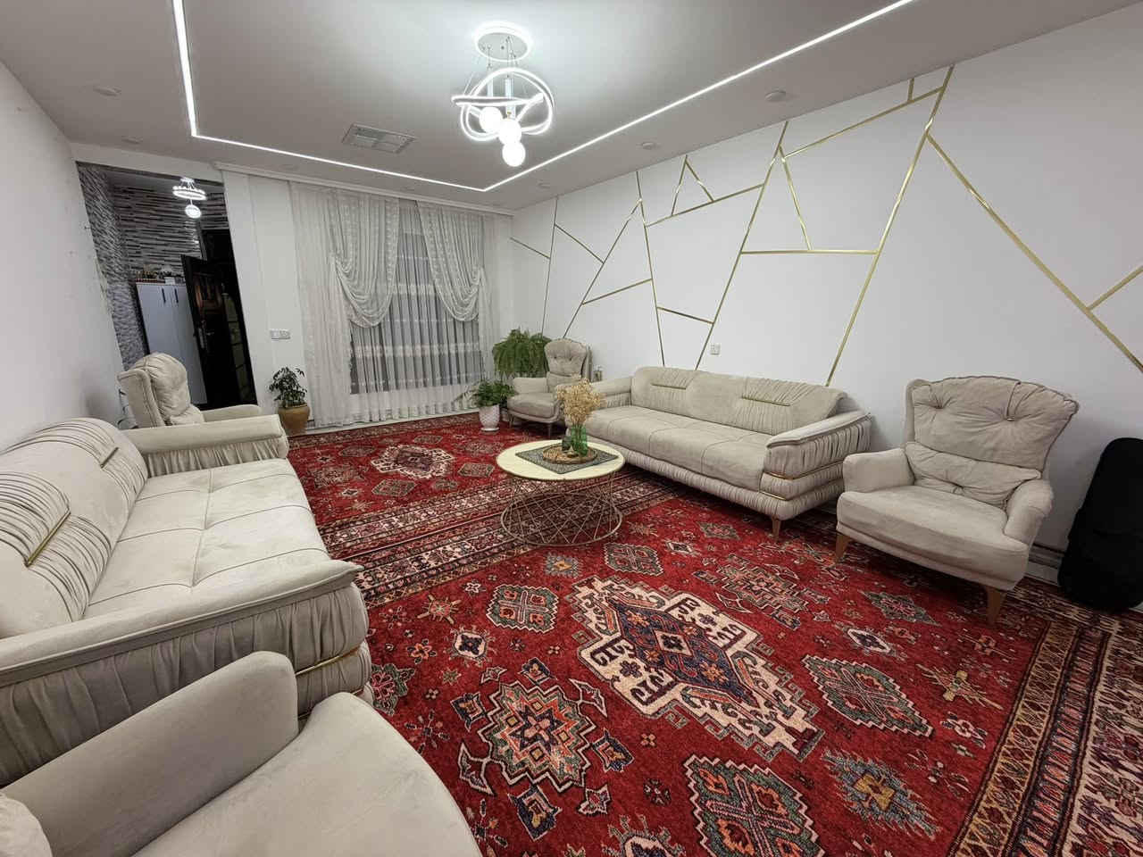 قەنەفەی تورکی ١٠نەفەری زۆر تایبەت و لاقی 😆
بەس تەپلۆکەکانی پارەی قەنەفەیە عادی پێ دریاوە💣
موشتەری نیت لە خۆتۆ نرخ مەدە چاوەکەم 
بچۆ نرخ وەرە گرە خوار ٨گەڵا بوو بەبەڵا بێ باریکە 
ئەبێ بە سیسەم دو تاکە گەورەکەی 
قوفلی٦٠٠هەزارە وە ٥٩٩هەزاریش ناوێ 
لەکەلارم چیتیش هەیە لێو ئەکرم ***********
ئۆڤەری  جەژنە زووکەن نامێنی
