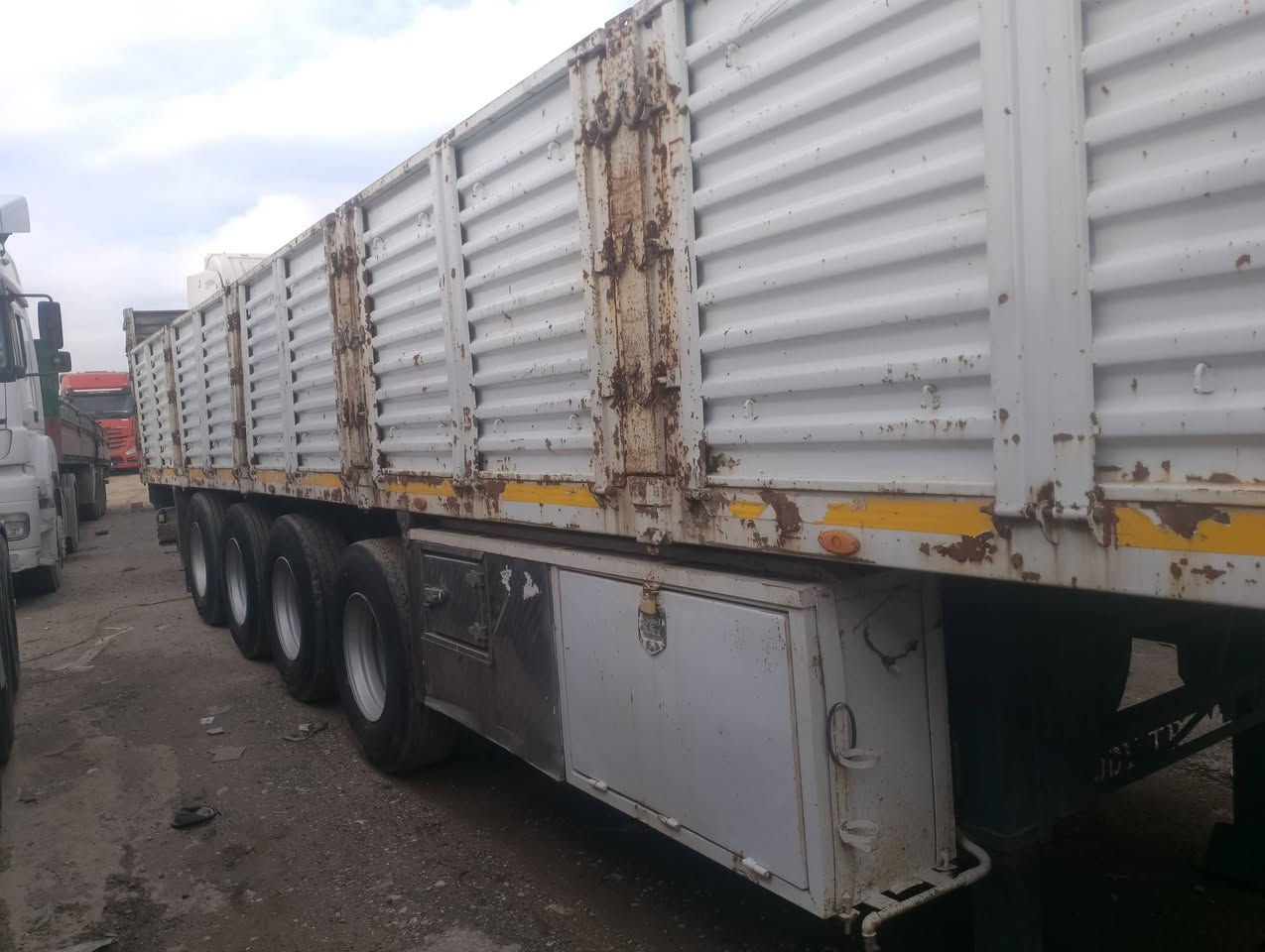 عربانة تركية نوع دشالي 4محاور مع جادر صيفي مع تاير اسبير للبيع للتواصل الاتصال  ***********
***********
