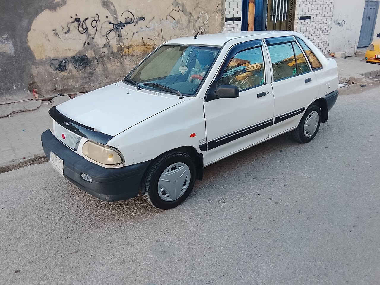 سلام عليكم سايبه للبيع موديل 11ديلوكس  بيه طخه بجاملخ الخلفي محرك وكير وحداديه وتخم تاير  وشواصي شرط كفاله سنويه مشروع وطني الل 2028 بسمي مكان كربلاء سعره 28 وبيه مجال ***********
