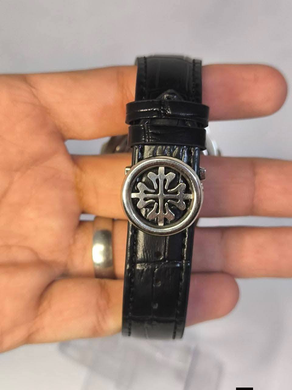 باتك فلبPatek Philippe

تحفه فنيه تتخطى مفهوم الوقت 
الميناءمميز بدزاين عصري 
زجاج زفير مقاوم للخدش 
منفذ تاريخ شهري
الهيكل مصنوع من التيتانيوم 
مختمة من كل مكان
اميال لامينوس 
مقاومة ماء وغبار 
سير مصنوع من الجلد الطبيعي 
قفل فراشة اصلي

ملاحظة متوفره قطعة واحده فقط 
السعر :- 28الف ع اول تم 
للحجز والاستفسار يرجى الاعتماد خاص


**إذا كنت صاحب هذا الإعلان وتريد حذفه لأي سبب، رجاءا أرسل رسالة إلى الدعم الفني**