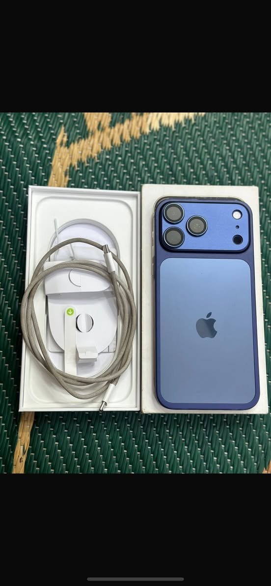 سلام عليكم آيفون 16برو ماكس شرق اوسط بطارية 100عدد دورات 120جهاز مكفول زلغ مابيه سعر مليون 550وبيه مجال***********  محور 17
