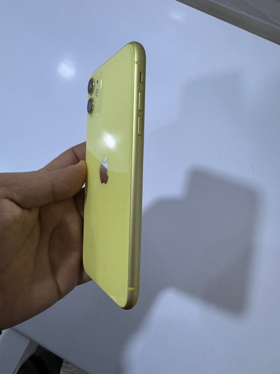 ايفون 11 تك سيم عربي
فقط بطاريه متبدل 100 تقرا 
ذاكره 128  للمراوسه 
***********
