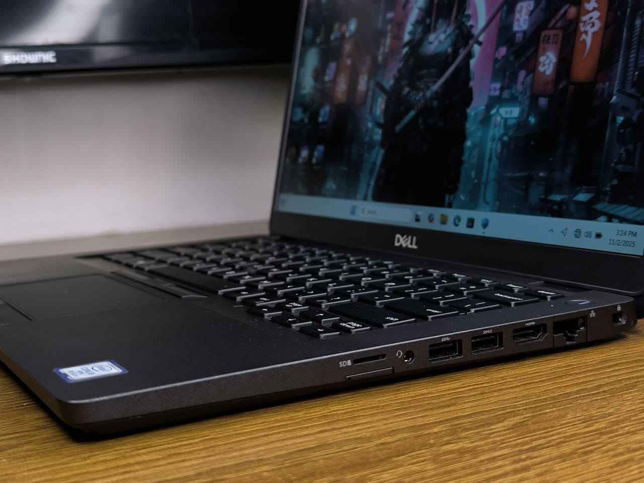 لمس)Dell Latitude 5400 

🔹 المعالج: i5 – الجيل الثامن – فئة U
🔹 الرام: 8GB DDR4 (قابل للتطوير)
🔹 التخزين: 256GB SSD M.2
🔹 الشاشة: 14 إنج – FHD – لمس
🔹windows 10

✔️ الدراسة والمحاضرات
✔️ الشغل المكتبي (Word, Excel)
✔️ التصفح والإنترنت
✔️ برامج التصميم الخفيف (Photoshop)
✔️ مشاهدة الأفلام بدقة عالية
✔️ اجتماعات أونلاين (Zoom, Teams)
🔥 مناسب للاستخدام اليومي العملي بدون مشاكل

🎁 الهدايا المجانية:
🖱️ ماوس
🖱️ باد ماوس
🎒 حقيبة
🔌 شاحن أصلي
🔒 الضمان والخدمات:
🔍 فحص كامل قبل الإرسال
📦 فحص كامل قبل الدفع والاستلام
🛠️ ضمان 7 أيام استبدال عند وجود خلل مصنعي
🟢 جاهز للاستخدام المباشر
📍 الموقع: بغداد – الأمين الثانية
📱 للتواصل واتساب: [***********]

التوصيل متوفر إلى جميع المحافظات 🇮🇶✨ بغداد, العراق
