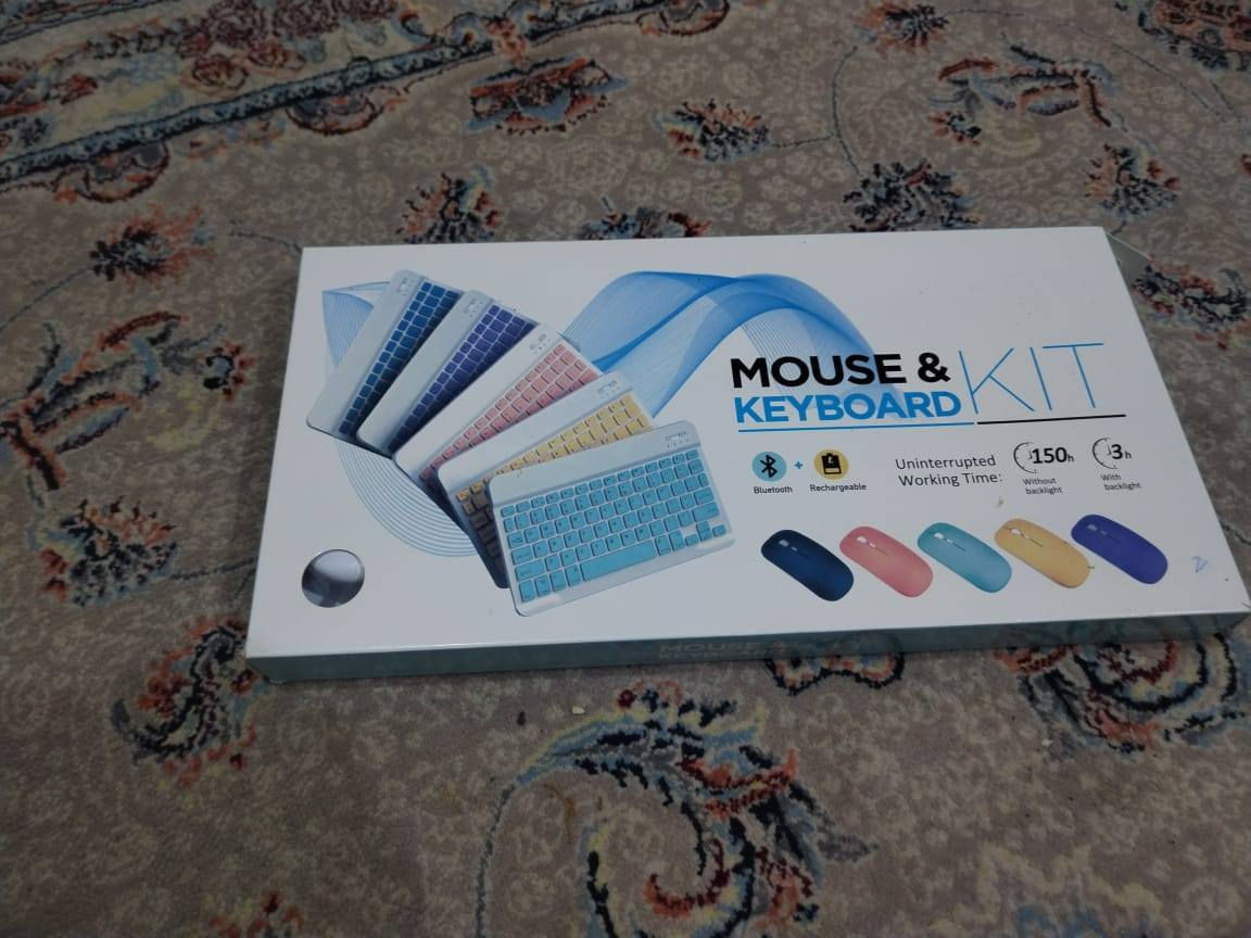 بلوتوث 
مع مواس يربط مع المبايل 
السعر ١٠
العنوان ٥ميل شارع الصناعيه رقم الهاتف ***********
