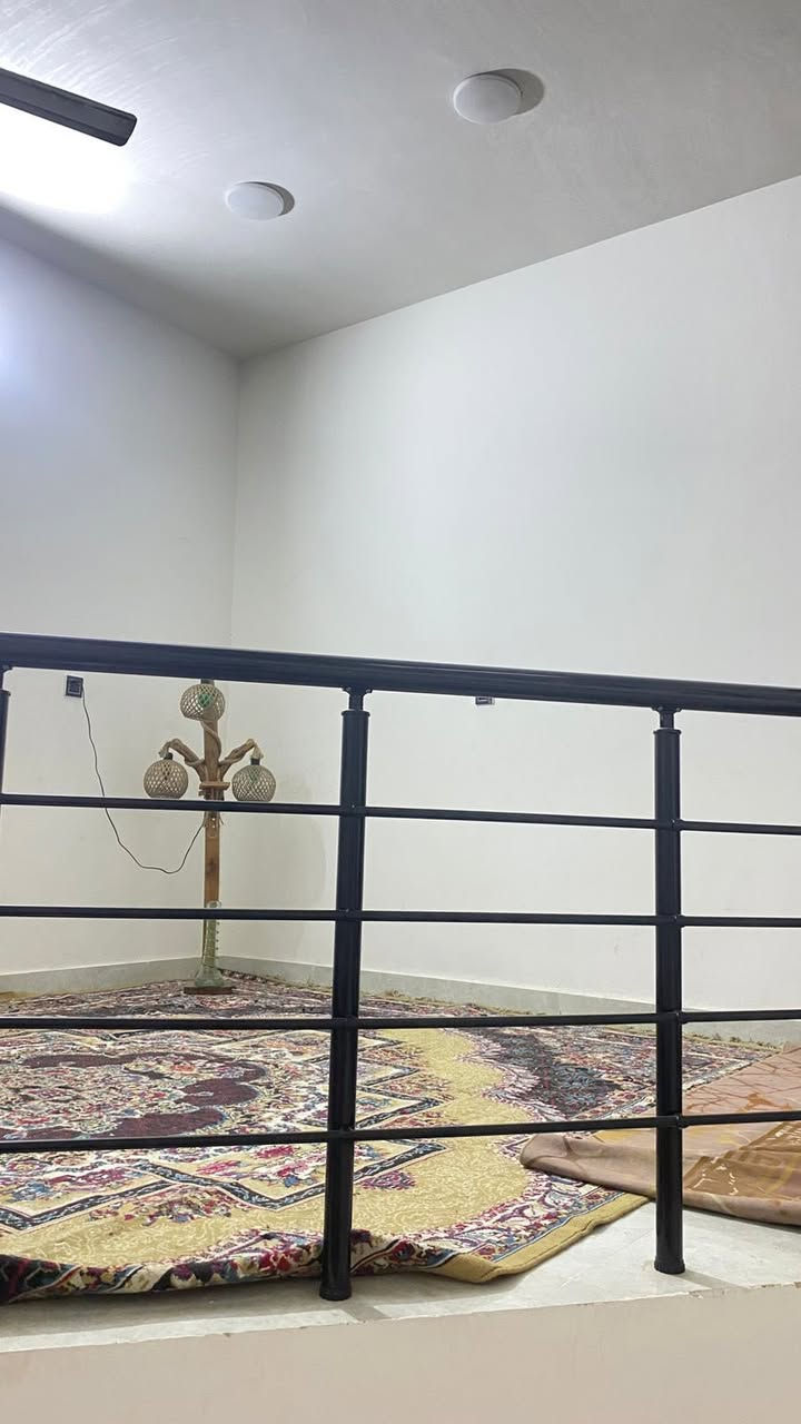 بيت للبيع مساحة 100 متر واجهك 5 نزال 20 بناء حديث 2022 طابقين ونص يحتوي على
4 غرف نوم واستقبال وثلاث صالات كل صالة في طابق 
حمامات 3 مطبخ بارد وحار في المنور 
العنوان شارعين سيد هاشم قرب شارع المعهد 
منطقة مبلطة بالكامل + خدمات كاملة 
السعر 160 مليون 
للاستفسار ***********
