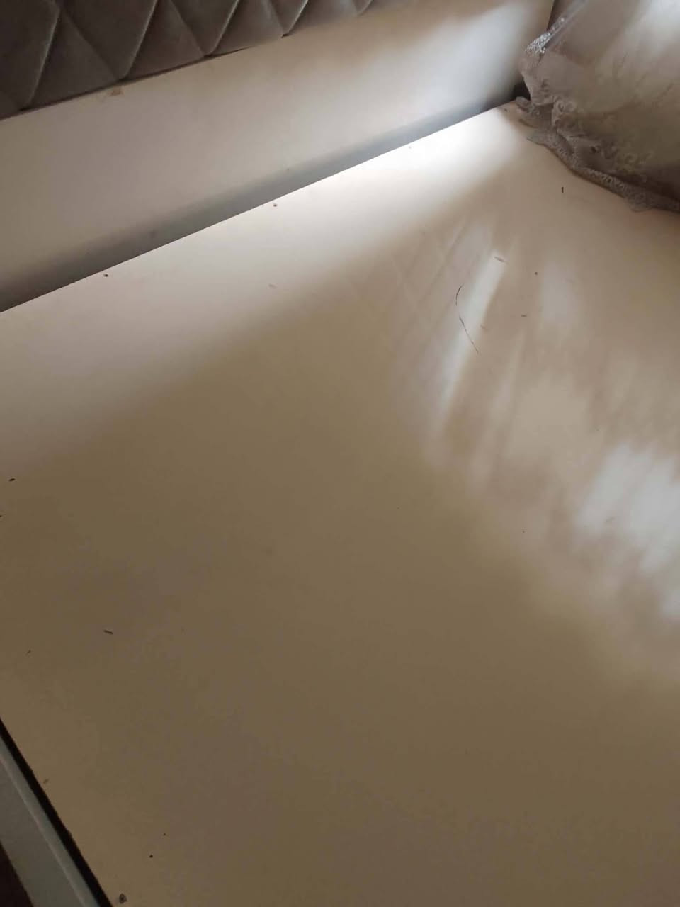 للبيع غرفة نوم تركية نظيفة وتصميمها حلو، السعر المطلوب 200 ألف دينار وبيها مجال بسيط للشراي المعتمد. الغرفة كاملة وجاهزة، بس للأمانة الجرباية بيها ضرر بسيط بأحد الأركان (موضح بالصور) وما يأثر على الاستخدام. العنوان: الكاظمية المقدسة، الغرفة سعرها جداً مناسب مقارنة بنوعيتها التركية. اللي يحب يستفسر أو يجي يشوفها، يراسلني خاص وتدللون.


**إذا كنت صاحب هذا الإعلان وتريد حذفه لأي سبب، رجاءا أرسل رسالة إلى الدعم الفني**