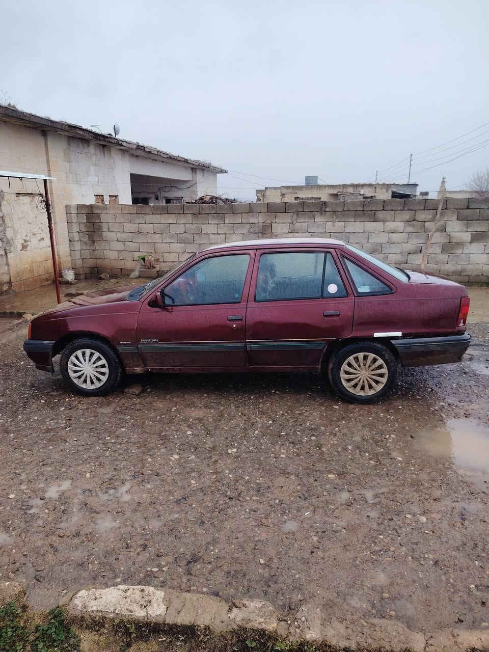 كاديت صندوق حجم 16 موديل 91 رقم نينوى  سنوية 2028   كابون  بانزين بيها  اريدها معارض بسيارة  الي عنده يجي خاص  أو يتضل عل رقم الهاتف ***********
