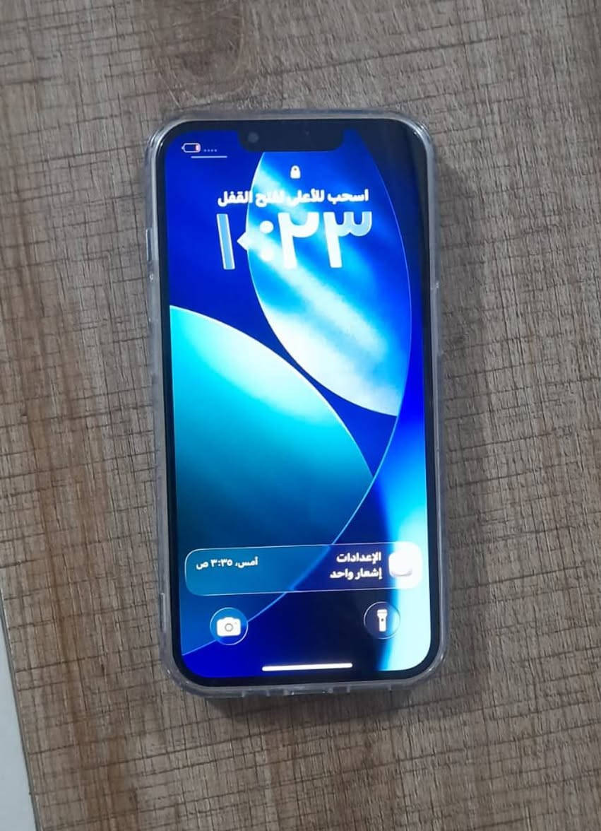 ايفون 13 عادي . 
زيتوني 
ذاكرة 128 
بطارية 84 بالحاسبة 87 
جهاز بلادي وتر بروف شخط مابي كلش نضيف 
وياه لزگة جديدة وگفر وكيبل شحن جديدات 
مكاني الفلوجة حي العسكري 
*********** 
السعر 475 بي مجال .
