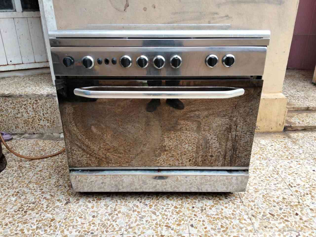 طباخ مصري للبيع 5 عيون شغالات
 الفرن البوري الاعلى شغال..البوري الاسفل يحتاج تصليح السعر 125الف الاتصال بالرقم ***********
