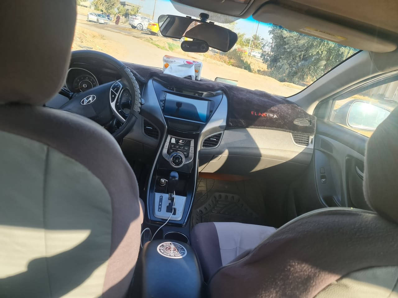 السلام عليكم
النترا 2012 وارد امريكي بدون ضربة ماشية ١٣٠ رقم ديالى دولي سنوية جديدة بسمي جاردة وصبغتها حزام قبل ١٠ ايام جاهزة بدون نقص 
ديالى كنعان 
***********
السعر 94
