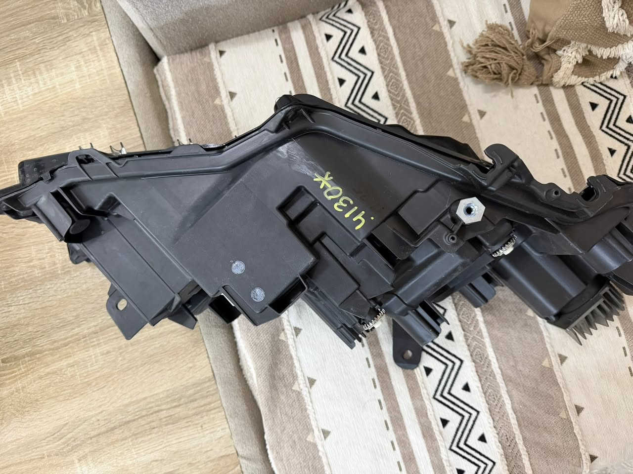 السلام عليكم ورحمة الله وبركاته
زوج لايت تويوتا كراون 2023-2026 XLE 
عدسة وحده امريكي تفصيخ شرط التشغيل
*اليسار نضيف 100‎%‎ 
* اليمين بي تصليح بالضهر فقط 
***********
***********
