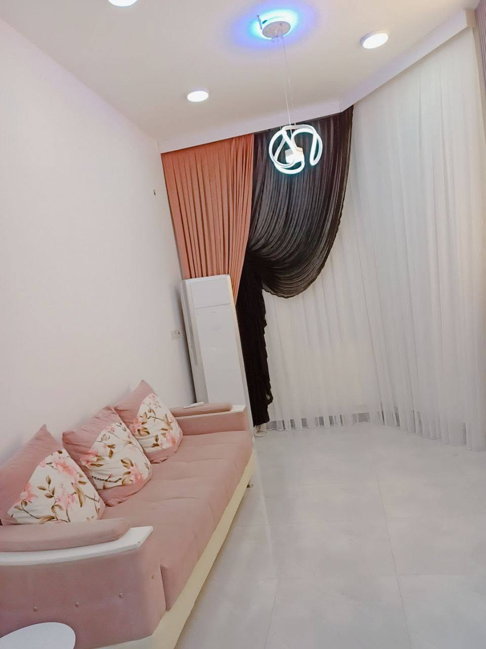 🏡 بيت بناء حديث للبيع

📍 الموقع: حي الحسين
📐 المساحة: 125 م مربع

🔹 الطابق الأرضي:

* غرفة وصالة واستقبال ومطبخ وصحيات وطارمة

🔹 الطابق العلوي:

* 2 غرف وصالة كبيرة وصحيات

البيت قرب جامعة العين مقابل حسينية باب المراد

حصراً لدى مكتب الشريف للعقار 🏠

📞 ***********�📞 ***********
 المزيد:�https://chat.whatsapp.com/FieRatum5tY5jLniSiyYqb?mode=gi_t
