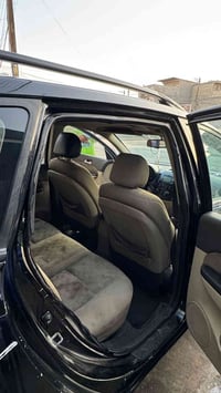 للبيع سيارة ستيشن لون اسود ستيشن يحتاجلها ملاحظات بسيطه  مكان سياره بغ...