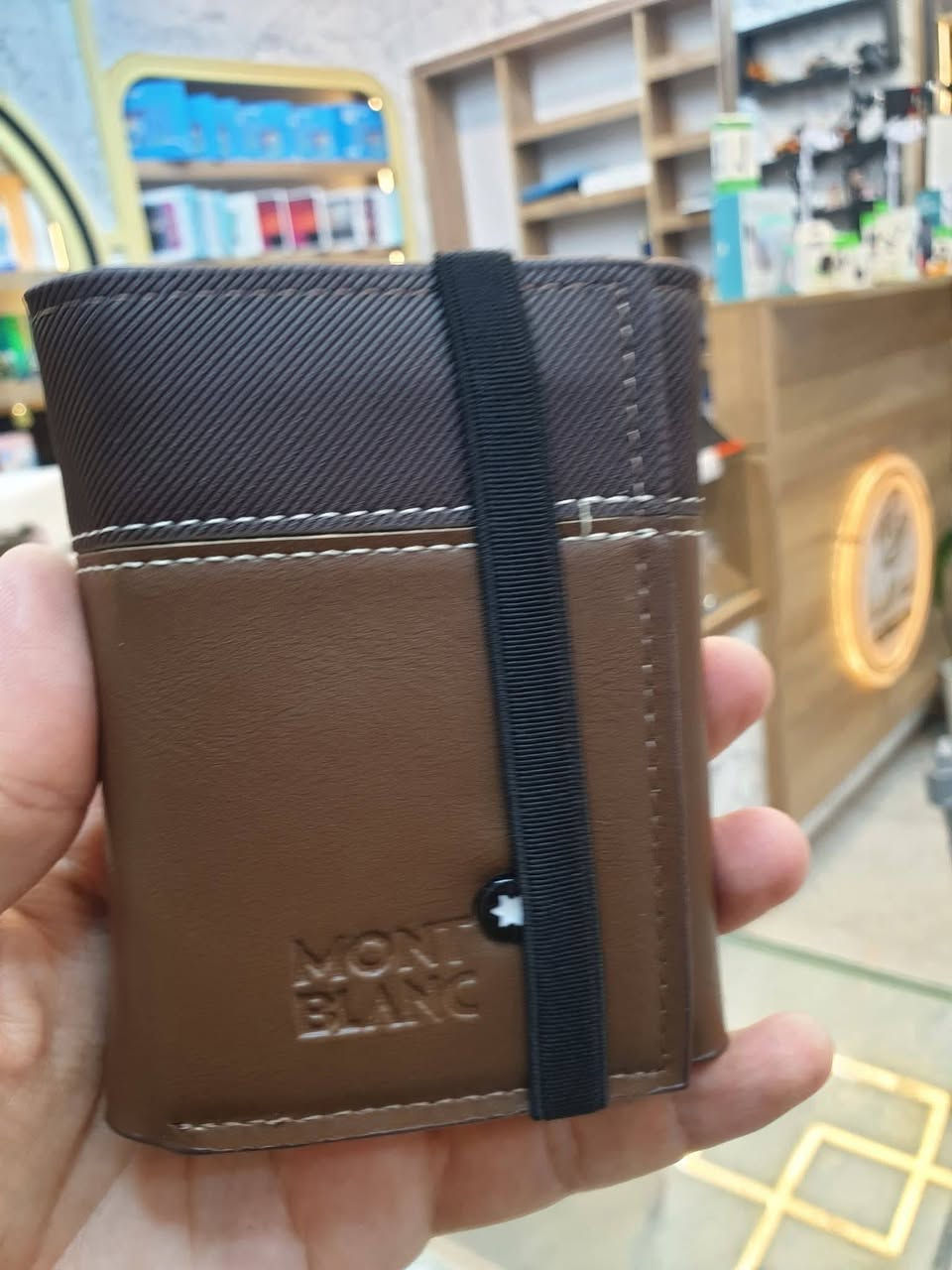 أرقى المحفظات الرجالية الجلدية الأنيقة والمتميزة 💯✔
محفظة متعددة الاستخدام 💯✔
.........
10  الف دينار
.........
متوفر توصيل لجميع المحافظات 🚕
........
رمادي شارع التجنيد 🚦🚥🚦 خلف مستشفى الصفوة
قرب تقاطع الصياغ او قرب جامع الحاج كسار
☎️***********☎️
☎️***********☎️
