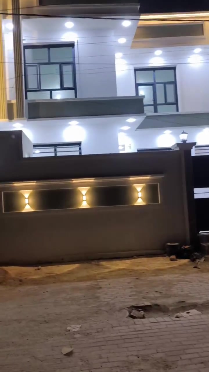 🏡 دار للبيع – حي الفرات 🏡
✨ فرصة سكنية مميزة بموقع هادئ ومرتب ✨
📍 العنوان: حي الفرات – قرب شارع المستوصف
📐 المساحة: 200 متر مربع
🏠 الدار على ساحة وموقع مرتب جداً
🔹 4 غرف نوم
🔹 صالتين
🔹 مطبخ
🔹 استقبال
🔹 مجموعة صحيات داخل الدار وخارجها
✅ تصميم عملي ومساحات مريحة للعائلة
✅ موقع قريب من الخدمات والأسواق
✅ مناسب للسكن العائلي
📞 للاستفسار والمعاينة:
مكتب البروج المشيدة للعقار
***********
🔸 نستقبل جميع العروض: بيع – شراء – رهن – إيجار 🔸
