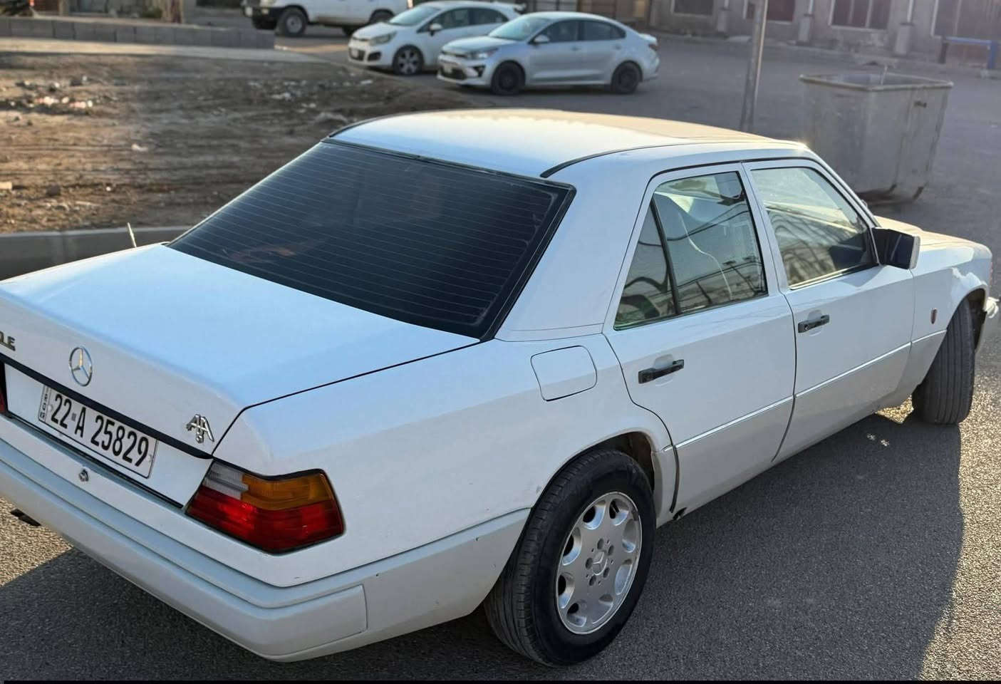 مرسيدس دب موديل 1986 محدث 1993
محور بطه 2500 ديلكو سياره كامله مابيها اي نقص سلف ديلكو باتري كله جديد 
تبريد منظومه كامله كمبريسر فان فريز كله جديد ع ايدي. سويتهن
حداديه جديده 
مكينه مكفوله 
غرفه جديده قبل فتره شديتها ومغلفها حتى لاتدمر 
ادامه كل 6 اشهر انسه الحماوه بالصيف وتبريد والحماوه طبيعي 
سياره مال جناي
رقم اربيل شرط الوكاله او التحويل 
السياره صار عندي سنه وشهرين ماخليت شي مابدلته شغل درجه اولى 
مكان السيارة العماره 
للاستفسار ***********
